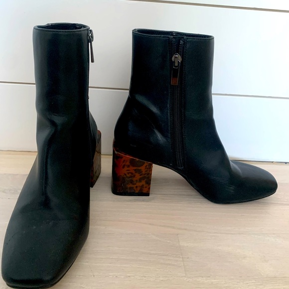 Size 5 fits 5.5 as well black Moussy Boot with tortoise shell block heel..vegan - Picture 2 of 7